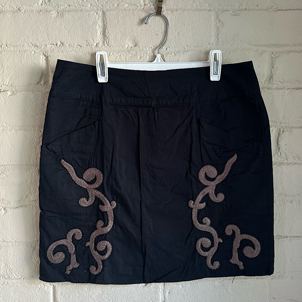 Forever 21 black and tan embroidered beaded cute skirt size medium